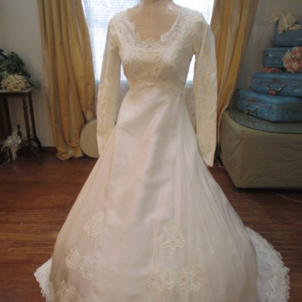 Vintage 40/50s Sophisticated Wedding Gown Dress crisp organza lace plung…